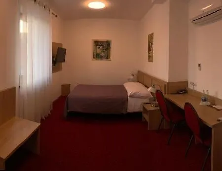 August Hotel Brzesko