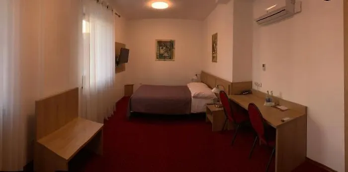 August Hotel Brzesko