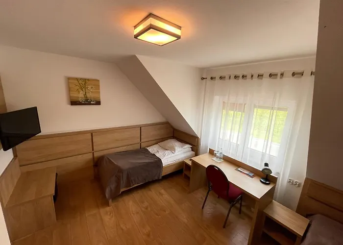 Отель August Бжеско