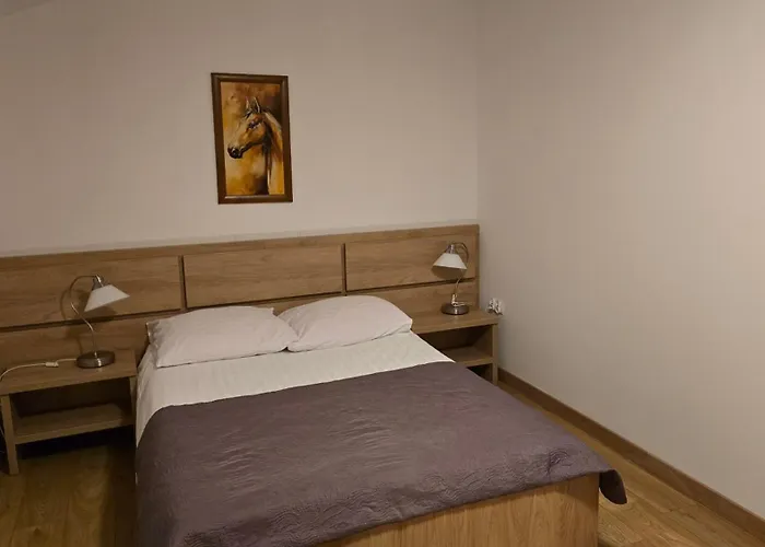 Отель August Бжеско